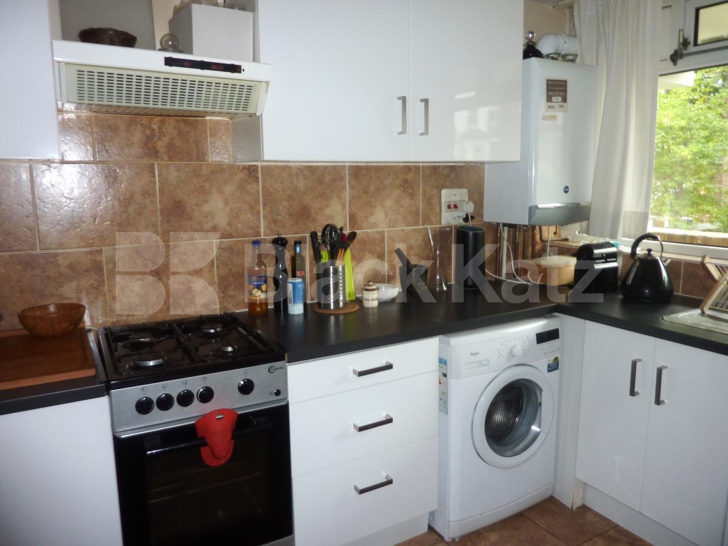 			NEW INSTRUCTION!, 3 Bedroom, 1 bath, 1 reception Flat			 New Orleans Walk, ARCHWAY